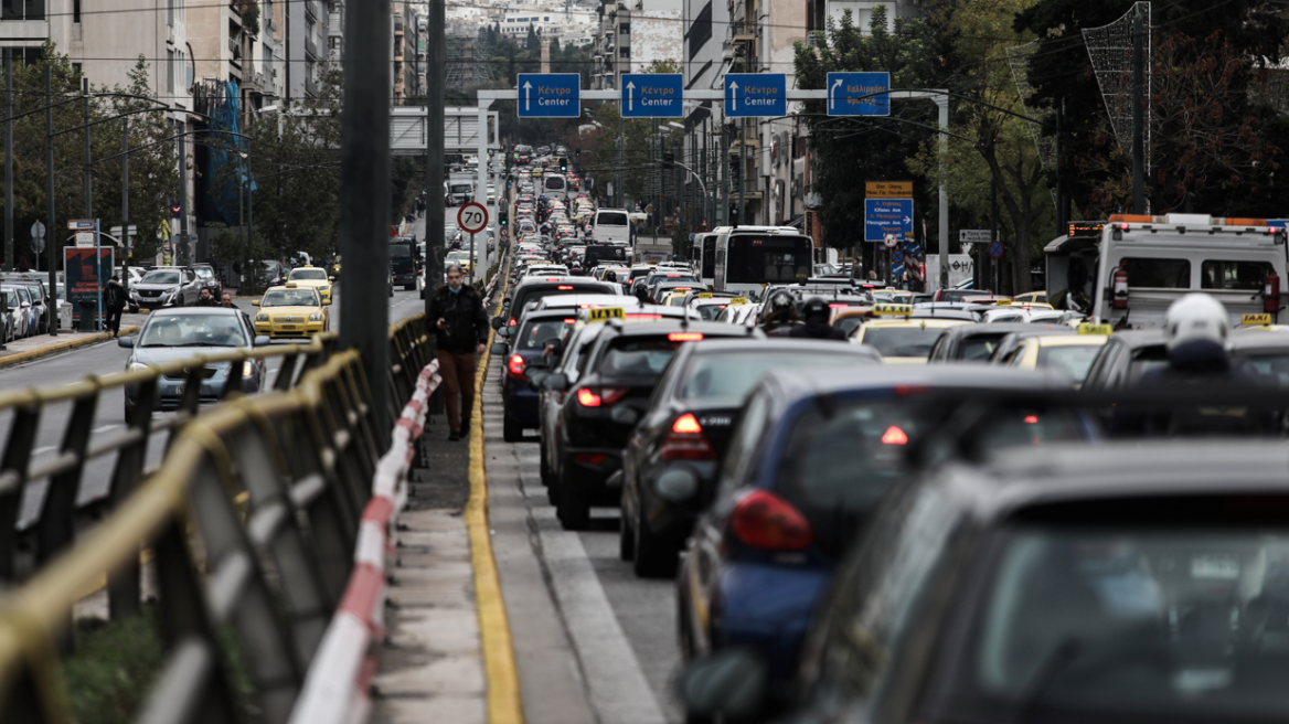 Κίνηση: Η πρωινή βροχή προκάλεσε μποτιλιάρισμα στους δρόμους, δείτε πού υπάρχουν μικροκαθυστερήσεις