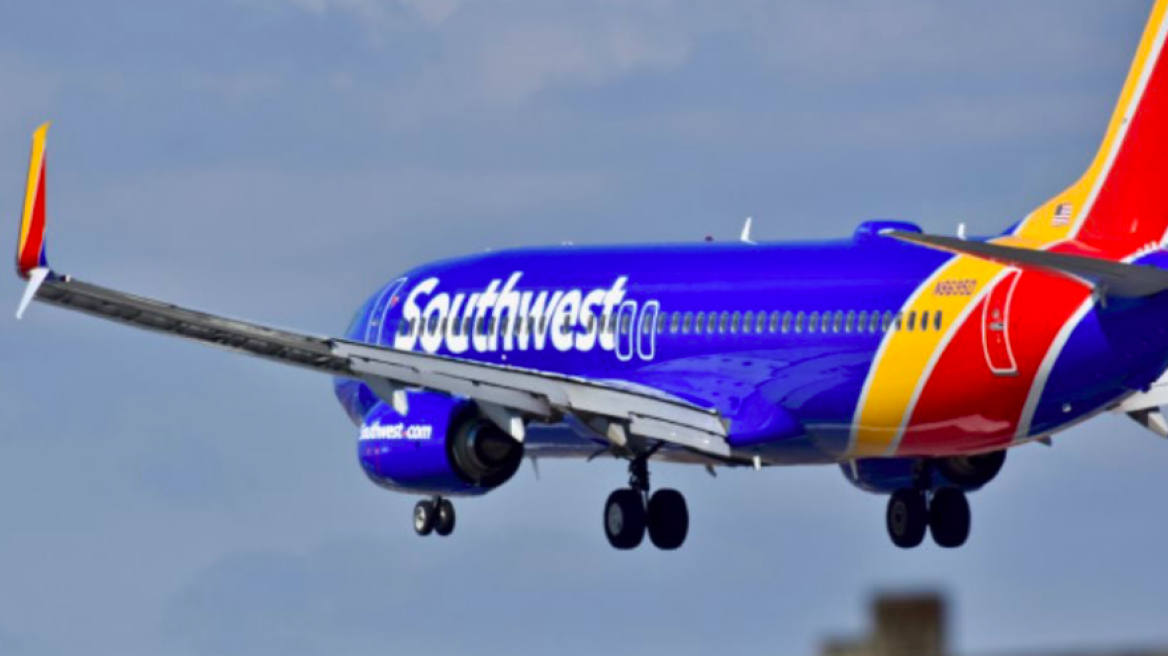 «Southwest Airlines»: Eπιστρέφει το αλκοόλ στις πτήσεις των αμερικανικών αερογραμμών