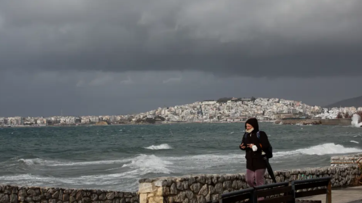 Καιρός σήμερα: Σφοδροί βοριάδες έως 9 μποφόρ, βροχές και χιόνια μικρής έντασης