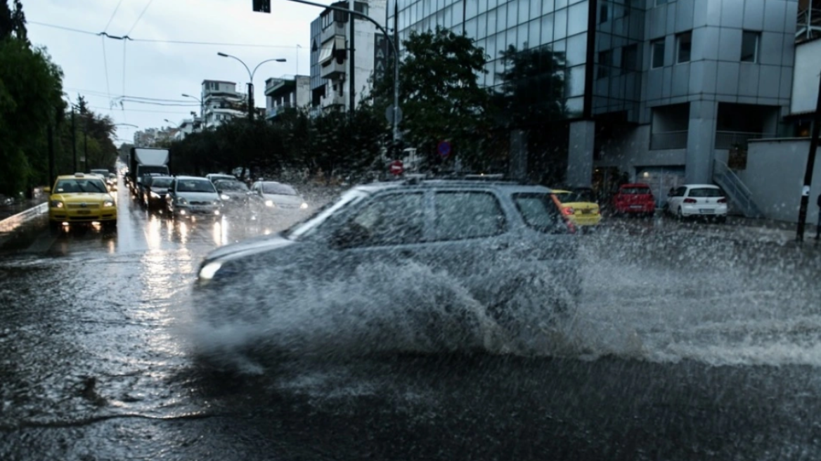 Καιρός: Προσοχή στις καταιγίδες μέχρι και το μεσημέρι, εξαιρετικός ο καιρός την 25η Μαρτίου 