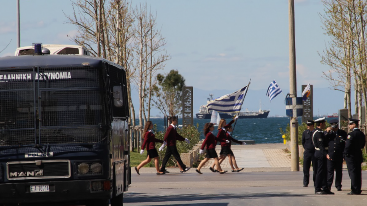 25η Μαρτίου: «Εντός των τειχών» οι Θεσσαλονικείς, ταβέρνες αντί για εκδρομές το τριήμερο