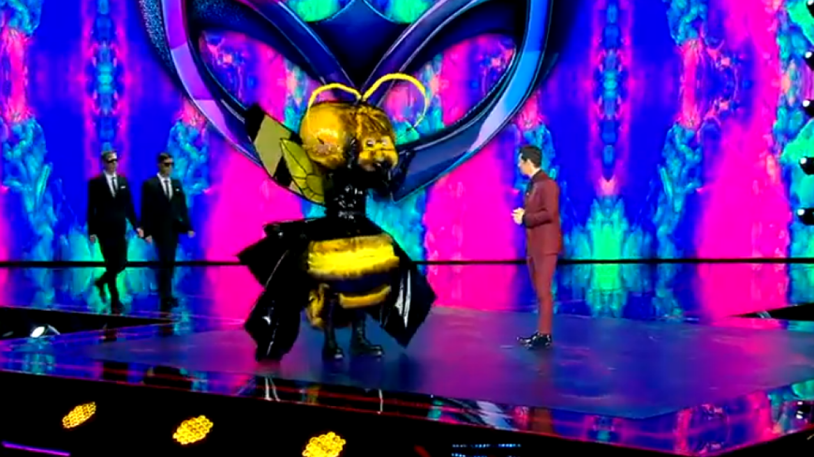 The Masked Singer:  Η… αποκάλυψη της Μέλισσας και το «μωρό» που ήθελε να πάρει αγκαλιά τον Σάκη Ρουβά – Δείτε βίντεο