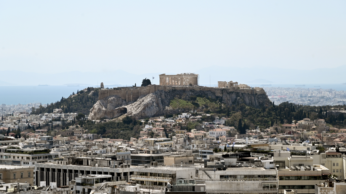 Καιρός: Ζέστη με αφρικανική σκόνη το Σάββατο, πτώση έως και 10 βαθμούς από μεθαύριο - Δείτε νέους χάρτες