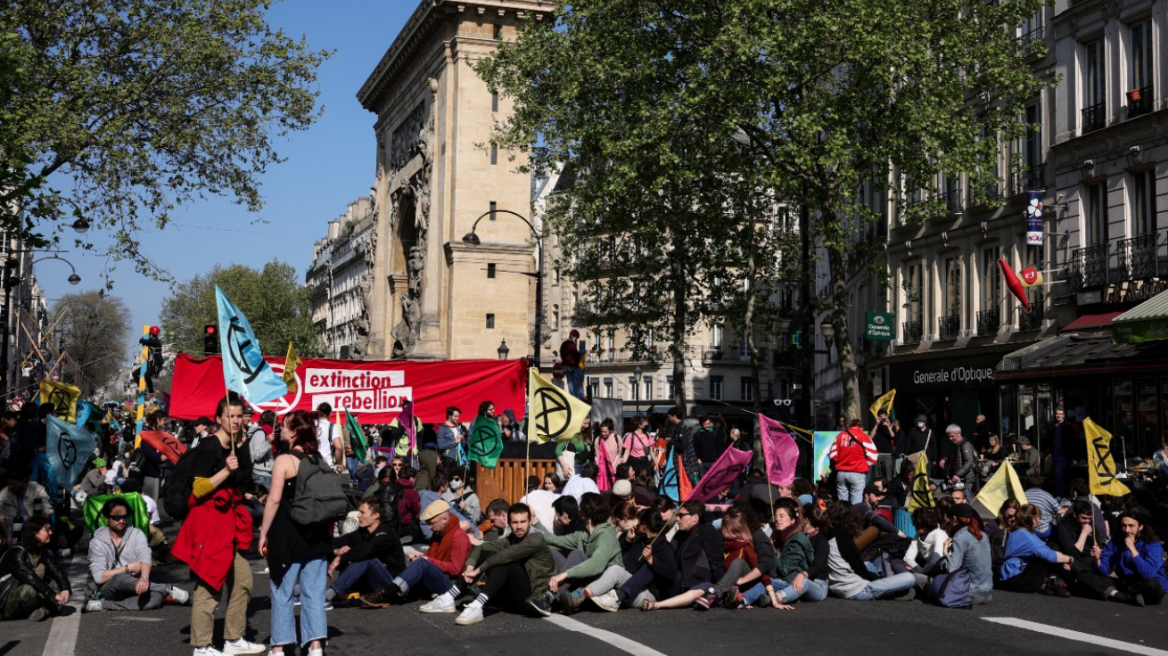 Γαλλία: Ακτιβιστές της Extinction Rebellion έκλεισαν μεγάλες λεωφόρους του Παρισιού - Δείτε βίντεο