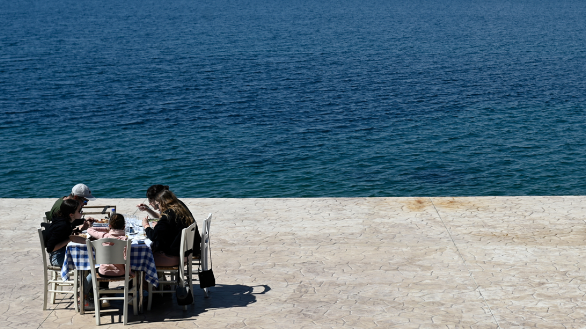 Καιρός σήμερα: Λιακάδα και υψηλές θερμοκρασίες με 28άρια στις περισσότερες περιοχές