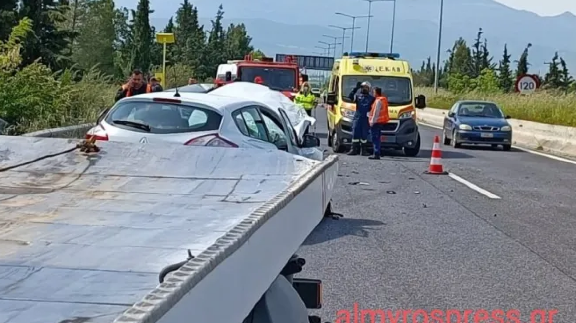 Σοκαριστικό τροχαίο: Φωτογραφίες και βίντεο από το δυστύχημα στη ΛΕΑ με θύμα 59χρονο