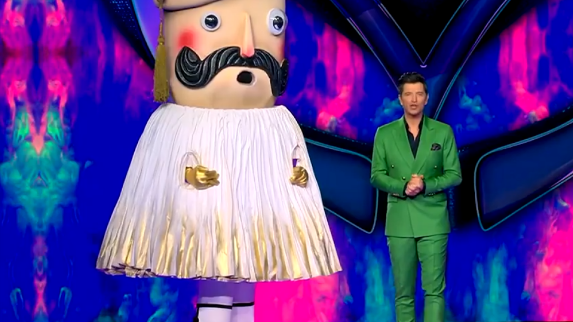 The Masked Singer: Η μάσκα του Τσολιά βγήκε και οι τρεις από τους τέσσερις «ντεντέκτιβ» έπεσαν μέσα – Δείτε βίντεο