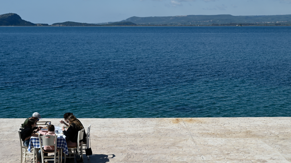 Καιρός: Σαββατοκύριακο με 30άρια αλλά και μπόρες στα ηπειρωτικά - Δείτε χάρτες με τις θερμοκρασίες