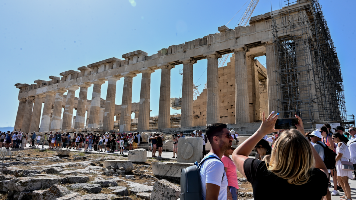 Καιρός σήμερα: Ζέστη έως και το Σάββατο, πτώση κατά 4 με 6 βαθμούς την Κυριακή