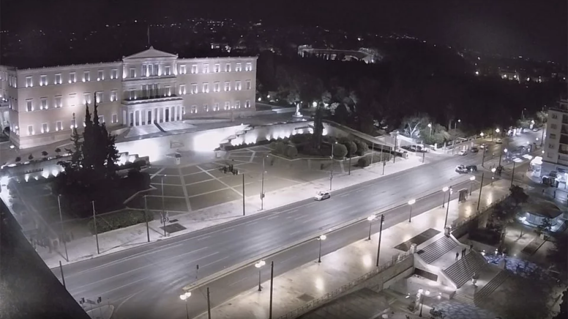 Συναγερμός στο Σύνταγμα: Συνελήφθη ο ένοπλος που απειλούσε να ανοίξει πυρ στο μνημείο του Άγνωστου Στρατιώτη