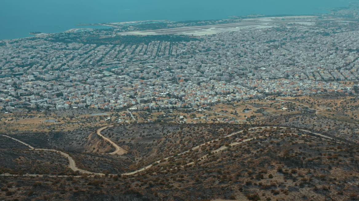 Φωτιά στη Βούλα: Εικόνες από drone αποκαλύπτουν την καταστροφή