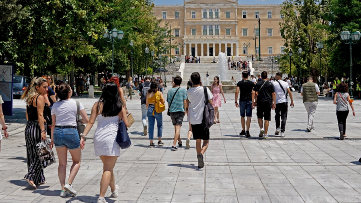 Κορωνοϊός - Καπραβέλος: Τα τρία λάθη στη διαχείριση της πανδημίας που «ανέβασαν» τα κρούσματα