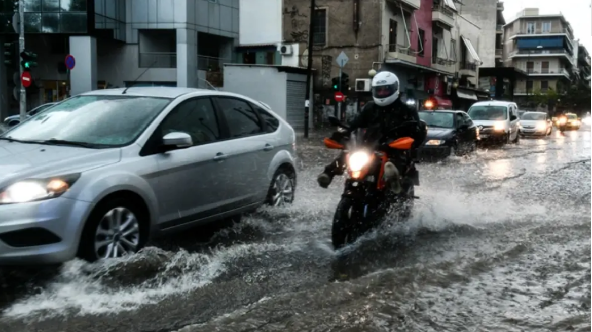 Καιρός - Έκτακτο δελτίο επιδείνωσης: Ισχυρές καταιγίδες με κεραυνούς στην κεντρική και βόρεια Ελλάδα 