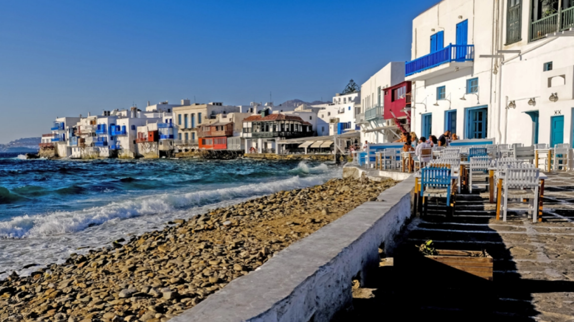 Μύκονος: Γνωστό beach restaurant λειτουργούσε με αδήλωτες ταμειακές!