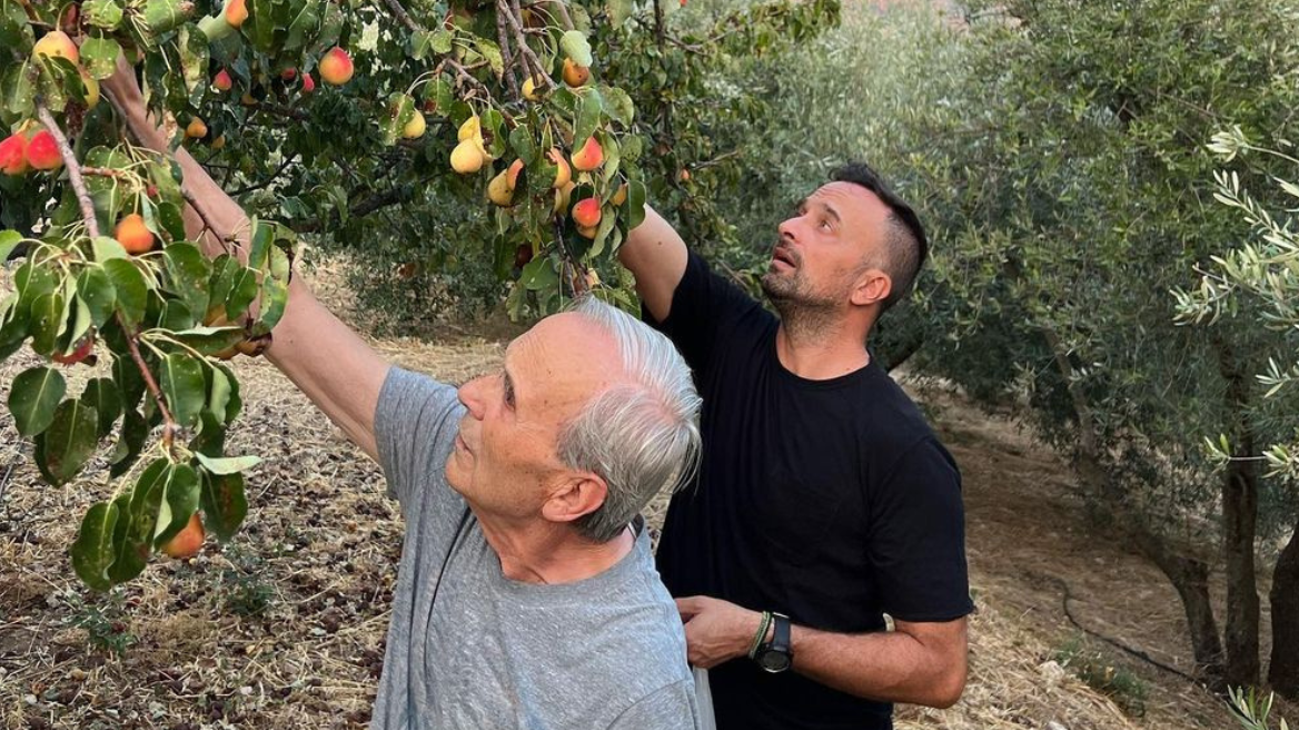 Γιώργος Λιανός: Οικογενειακές διακοπές στο χωριό του – Το βίντεο με την κόρη και τον πατέρα του