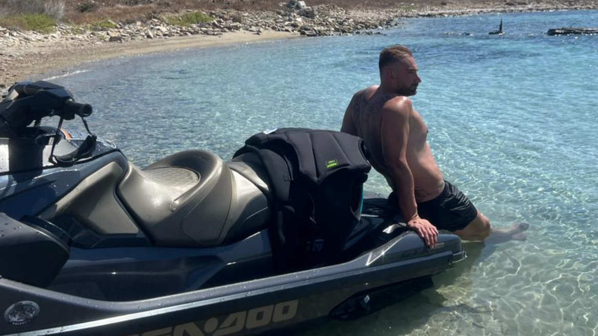 Νίκος Κοκλώνης: Στη Δήλο με jet ski