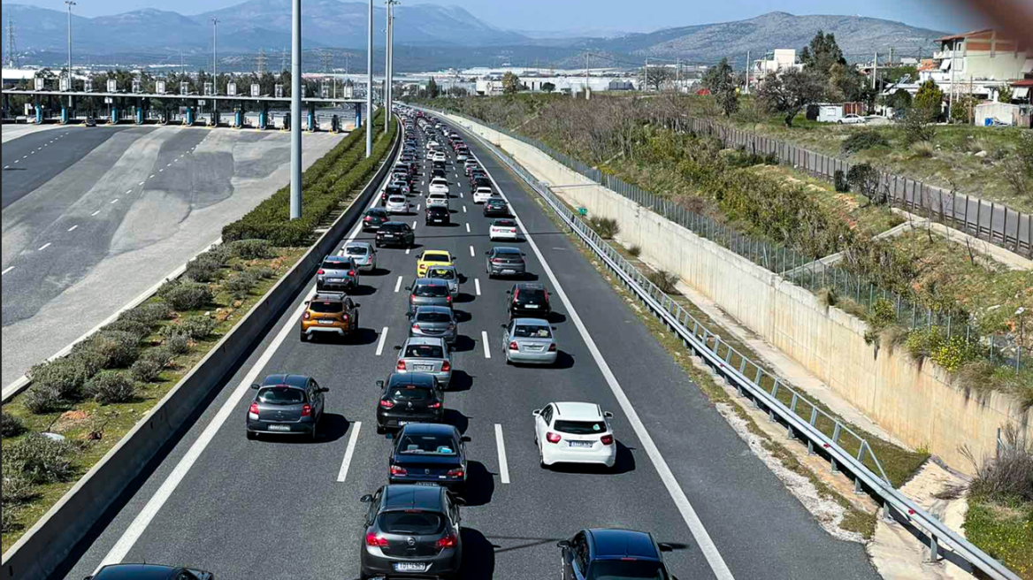 Κίνηση στους δρόμους: Μποτιλιάρισμα στην Αττική Οδό - Χωρίς προβλήματα ο Κηφισός