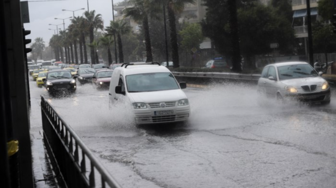 Καιρός - Κακοκαιρία Άριελ: Ομαλοποιείται η κίνηση στον Κηφισό - Πού εντοπίζονται τα σοβαρότερα προβλήματα