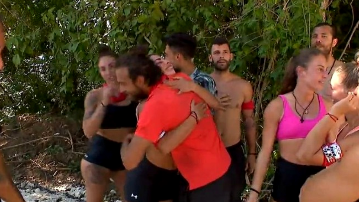 Survivor All Star: Αγκαλιές και φιλιά για τον Μάριο και τη Σταυρούλα μετά τη νίκη των Κόκκινων