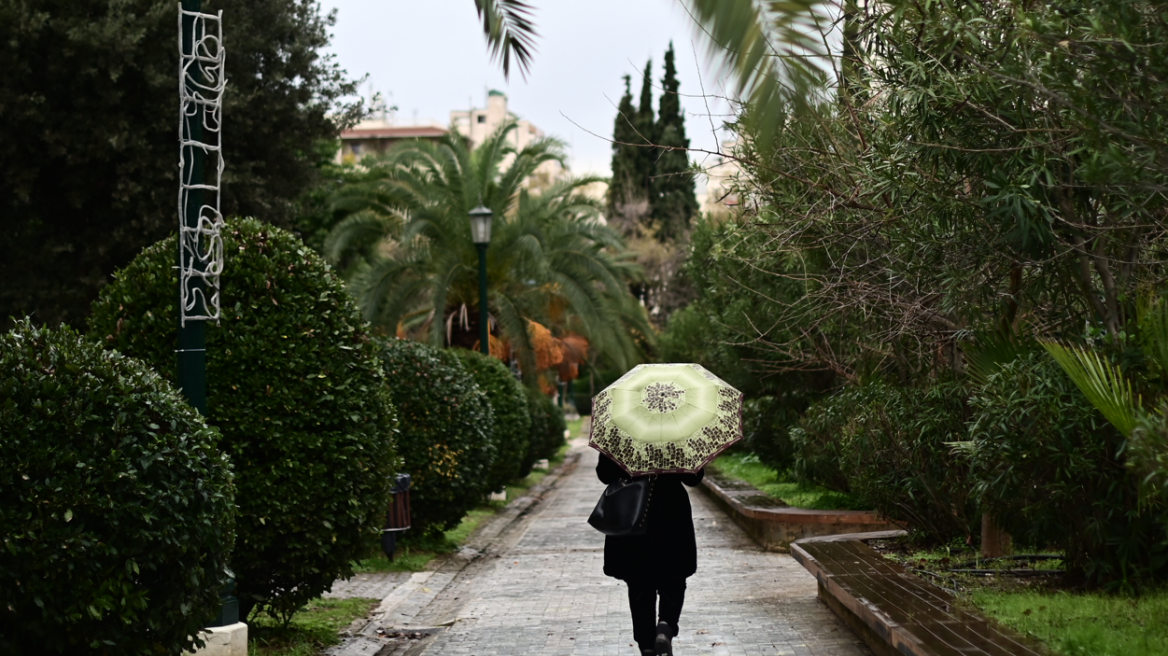 Καιρός: Υποχωρεί η θερμοκρασία από αύριο αλλά δεν έρχεται ο χειμώνας - Κακοκαιρία με καταιγίδες στα δυτικά