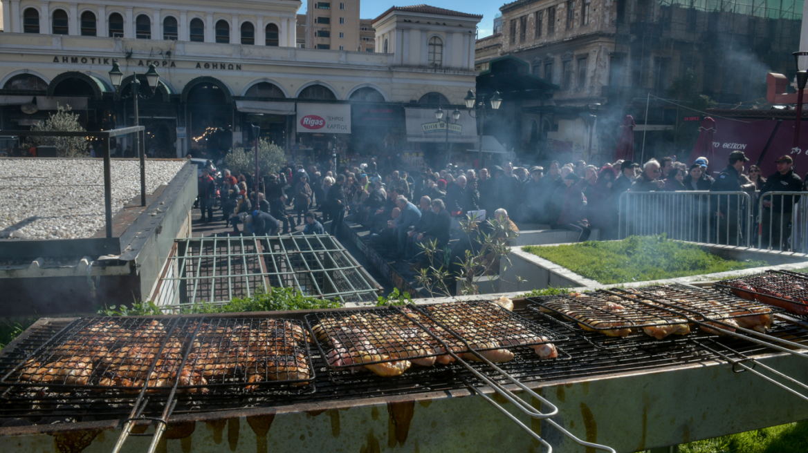 Τσικνοπέμπτη: Ποια είναι τα έθιμα στην Ελλάδα - Έτοιμοι οι Ζακυνθινοί για τις «μπαγόρδες»