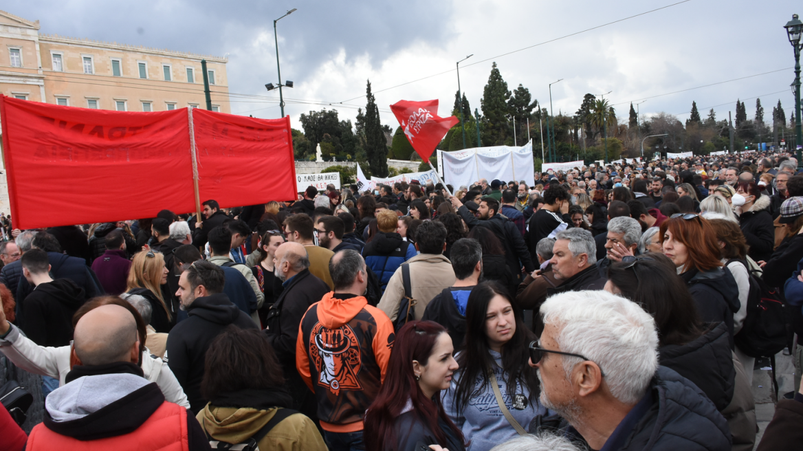 Απεργία σήμερα: Μαζική διαμαρτυρία και επεισόδια στο κέντρο της Αθήνας για τα Τέμπη - Ποιοι απεργούν σήμερα