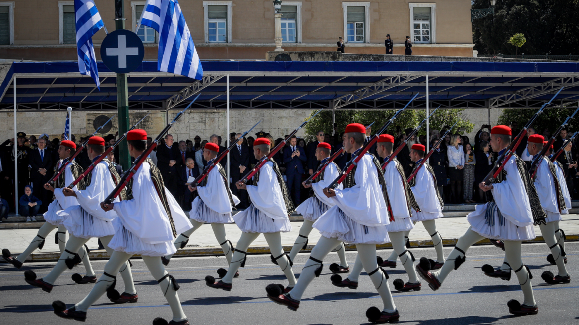 Τι καιρό θα έχουμε ανήμερα της 25ης Μαρτίου - Ανεβαίνει η θερμοκρασία μέσα στο Σαββατοκύριακο