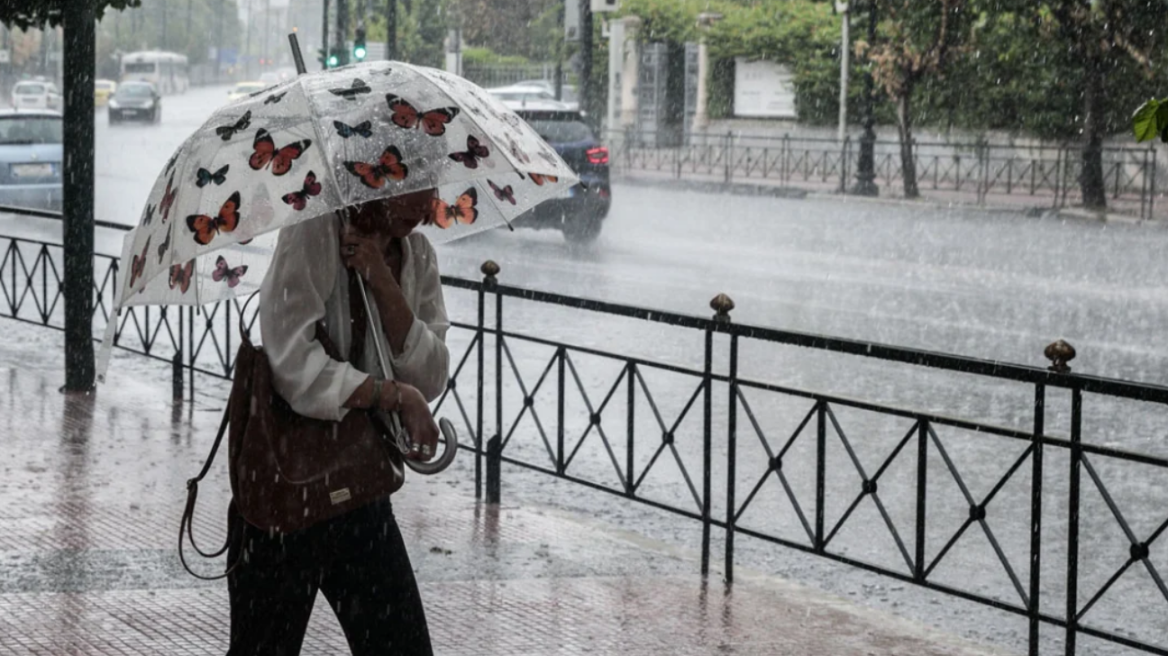 Καιρός στην Αθήνα: Καταιγίδες μέχρι και το μεσημέρι - Άνεμοι έως πέντε μποφόρ