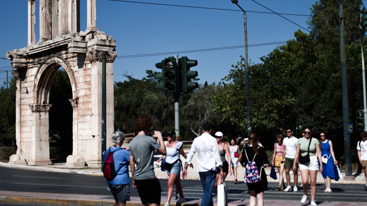 Καύσωνας «Κλέων»: Πώς να προστατευτούμε - Τι πρέπει να προσέχουν πολίτες και εργαζόμενοι τις επόμενες ώρες