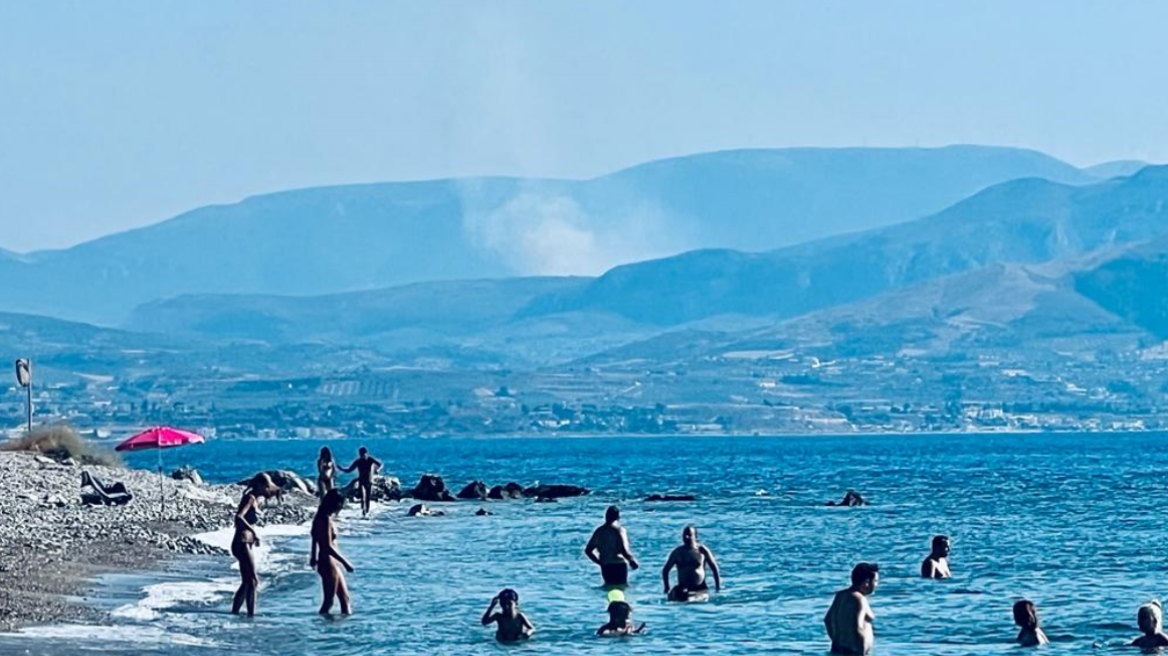 Φωτιά στον Μαψό Κορινθίας - Επιχειρούν ισχυρές δυνάμεις της Πυροσβεστικής (βίντεο)