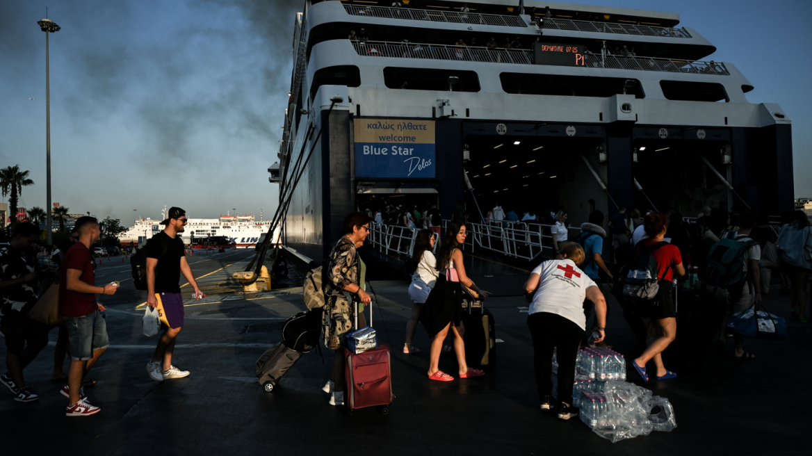 Κίνηση στους δρόμους: Πολύ αυξημένη η κίνηση περιμετρικά του λιμανιού του Πειραιά - Live εικόνα