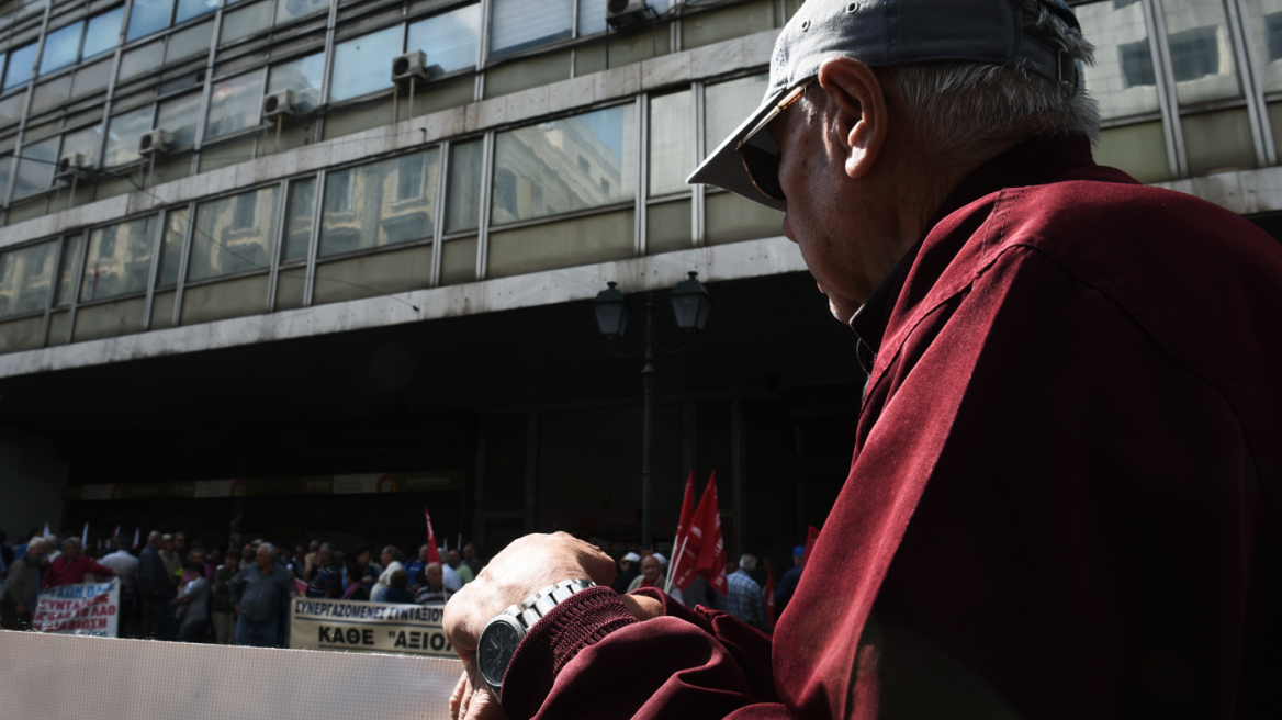 Συντάξεις Σεπτεμβρίου - Πληρωμές: Ποιοι θα δουν σήμερα χρήματα στους λογαριασμούς τους