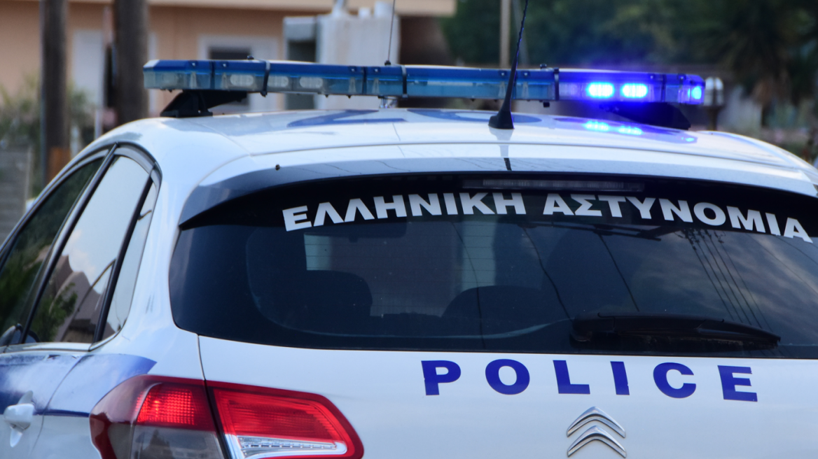 Άντρας επιτέθηκε και τραυμάτισε τη σύντροφό του με αιχμηρό αντικείμενο στα Πατήσια	