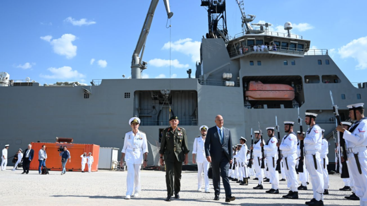 Υπουργείο Άμυνας: Κι επίσημα στον στόλο του Πολεμικού Ναυτικού το νέο πλοίο «Περσέας» - Παρουσία Δένδια η τελετή παράδοσης