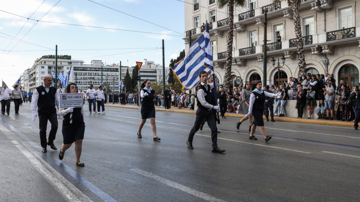 Καιρός - 28η Οκτωβρίου: Ανοιξιάτικο το σκηνικό - Πού θα δούμε παρέλαση με βροχή