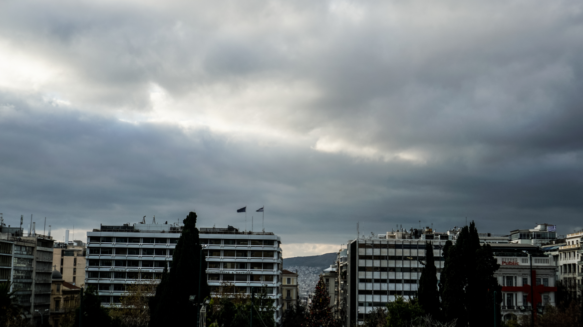 Καιρός: Συννεφιασμένη η Τετάρτη με ισχυρές καταιγίδες από το βράδυ στο Ιόνιο