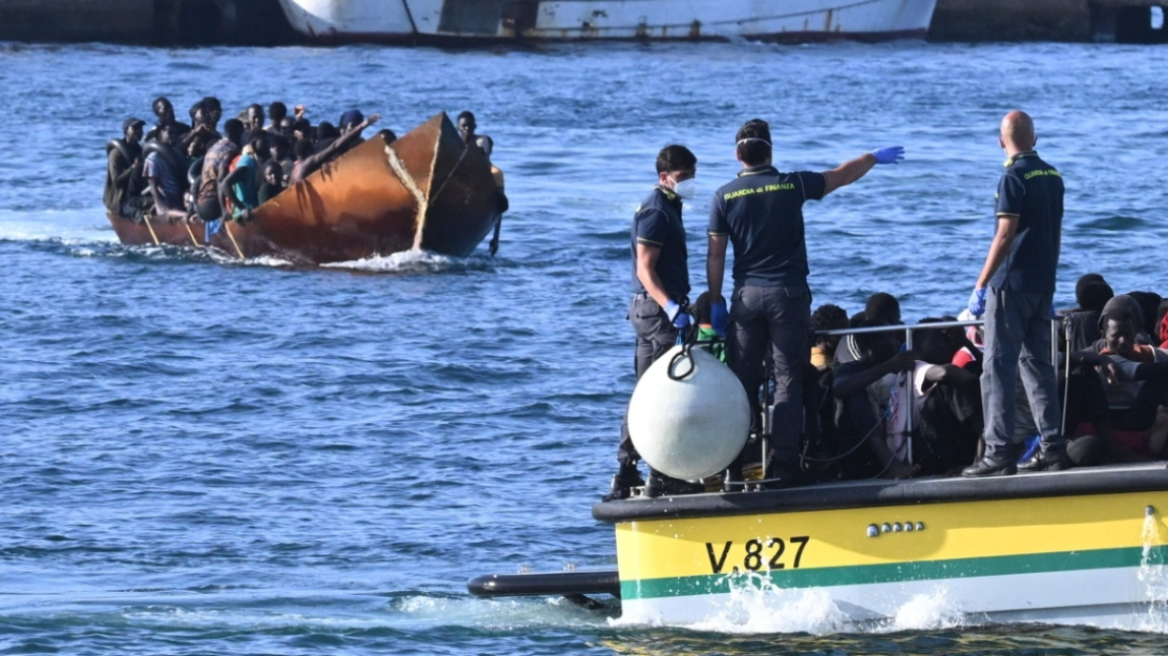 Νέες αφίξεις μεταναστών στην Λαμπεντούζα - Οι τιμές που ζητούν οι διακινητές 