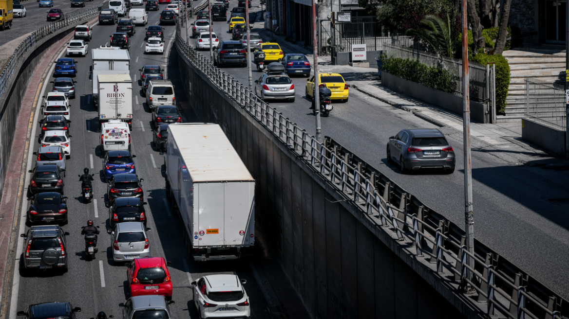 Κίνηση: Η κατάσταση στους δρόμους αυτή την ώρα - Καθυστερήσεις σε Κηφισό και παραλιακή 