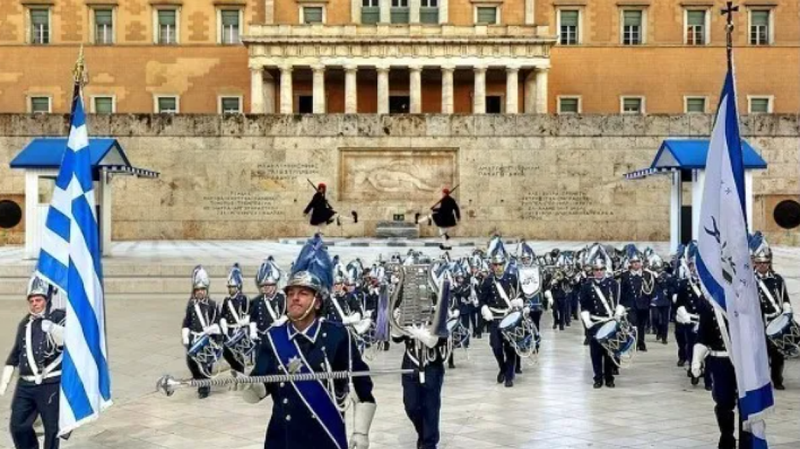 Στη στρατιωτική παρέλαση της 25ης Μαρτίου για πρώτη φορά η Φιλαρμονική της Κέρκυρας «Μάντζαρος»	