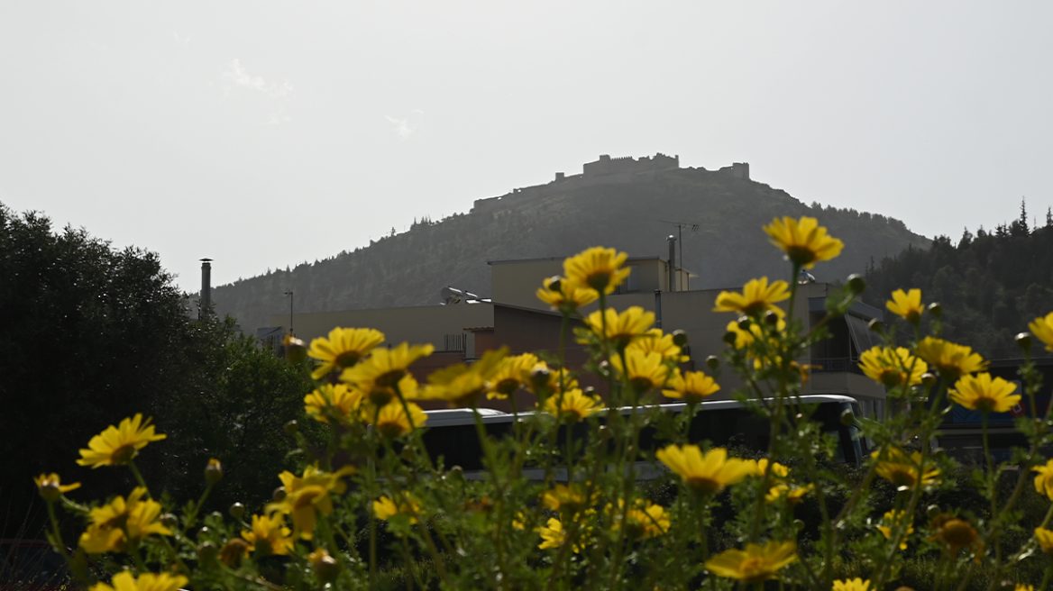 Καιρός Πάσχα: Εξασθενούν οι άνεμοι τη Μεγάλη Τετάρτη - Πού θα βρέξει την Κυριακή