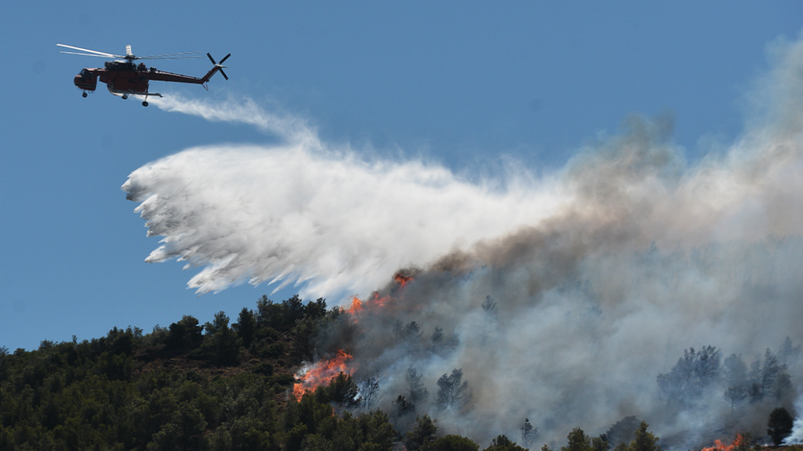 Live update από όλα τα μέτωπα των πυρκαγιών: Καλύτερη εικόνα στη Σταμάτα και στην Κερατέα