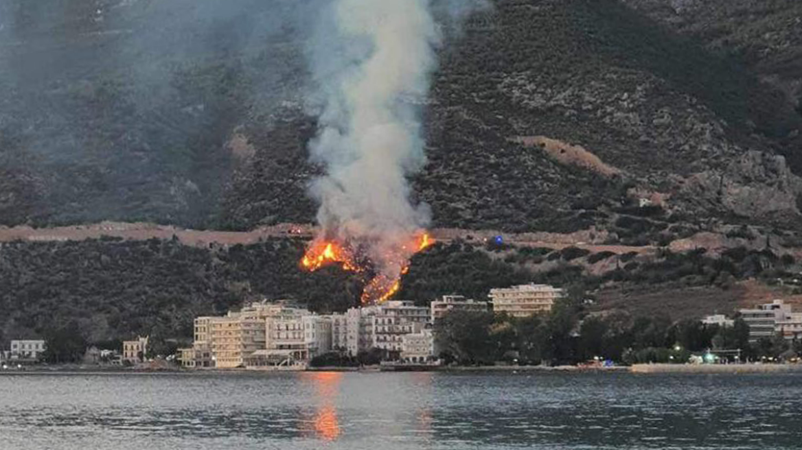 Φωτιά στο Λουτράκι - Τέθηκε άμεσα υπό έλεγχο, δείτε βίντεο