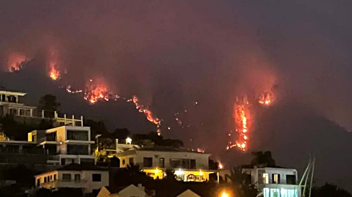 Πορτογαλία: Μεγάλη πυρκαγιά στο νότιο τμήμα της Μαδέρας  - Σε «πορτοκαλί συναγερμό» 250.000 κάτοικοι