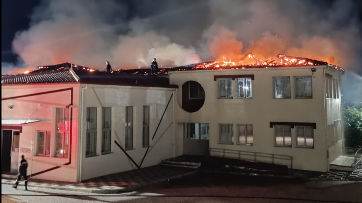 Σέρρες: Φωτιά στο Δημοτικό Σχολείο Νέου Σουλίου - Δείτε βίντεο