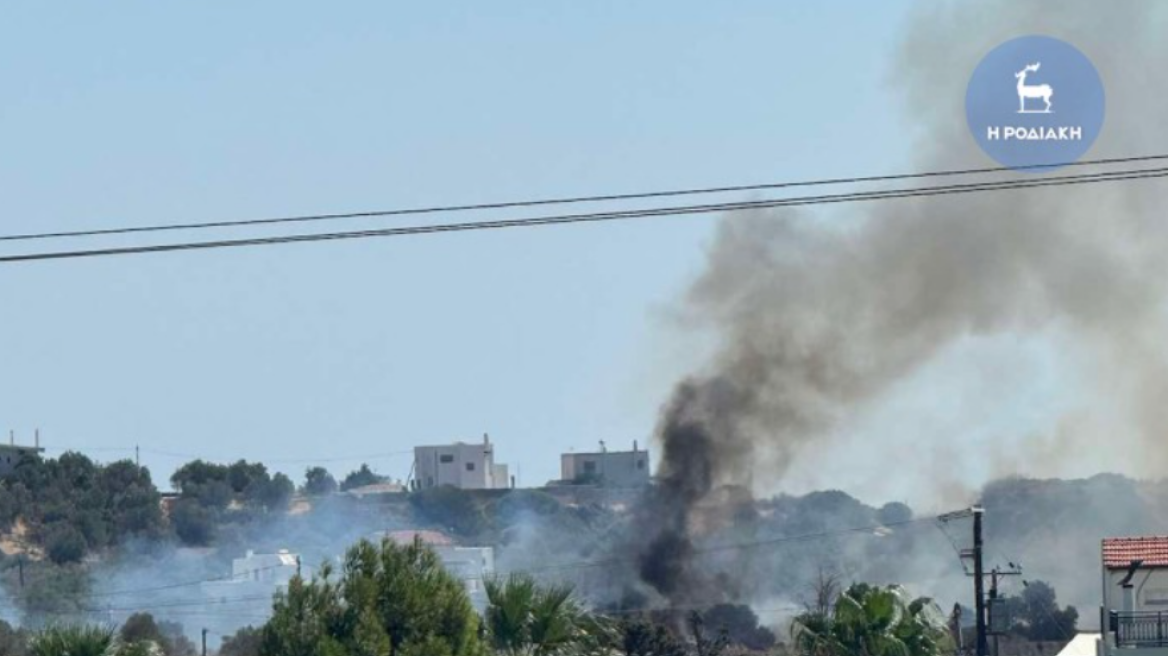 Υπό έλεγχο η φωτιά στην περιοχή Κολύμπια Ρόδου 