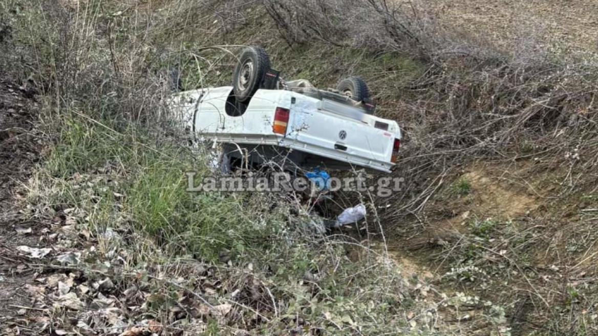 Αναποδογύρισε αγροτικό μέσα σε χαντάκι στη Μακρακώμη - Σώοι βρέθηκαν δύο ηλικιωμένοι