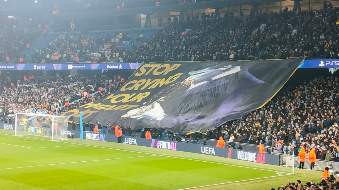 Οπαδοί της Σίτι στον Βινίσιους για τη χαμένη Χρυσή Μπάλα: «Σταμάτα να κλαις» - Δείτε το πανό