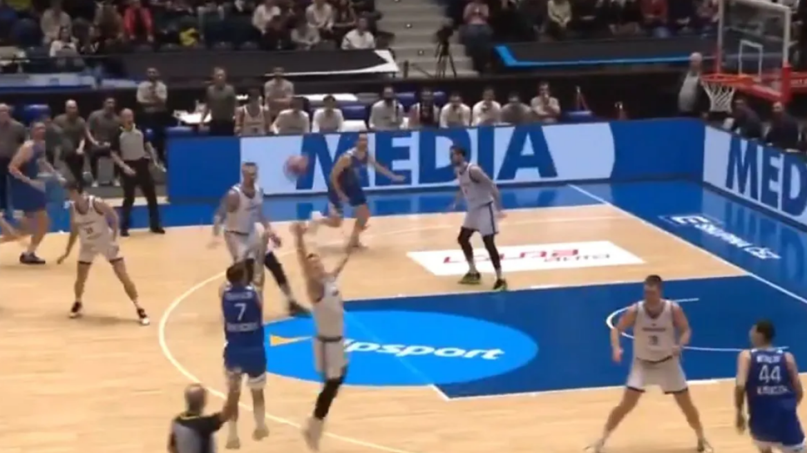 Το απίθανο τρίποντο του Τολιόπουλου που έστειλε στην παράταση το Τσεχία-Ελλάδα - Δείτε βίντεο 