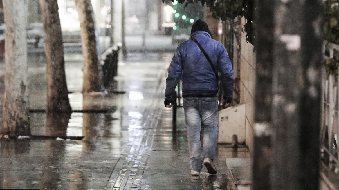 Καιρός: Με ήπιες θερμοκρασίες ξεκινάει η εβδομάδα, έρχεται ψυχρή εισβολή - Πού θα βρέξει  