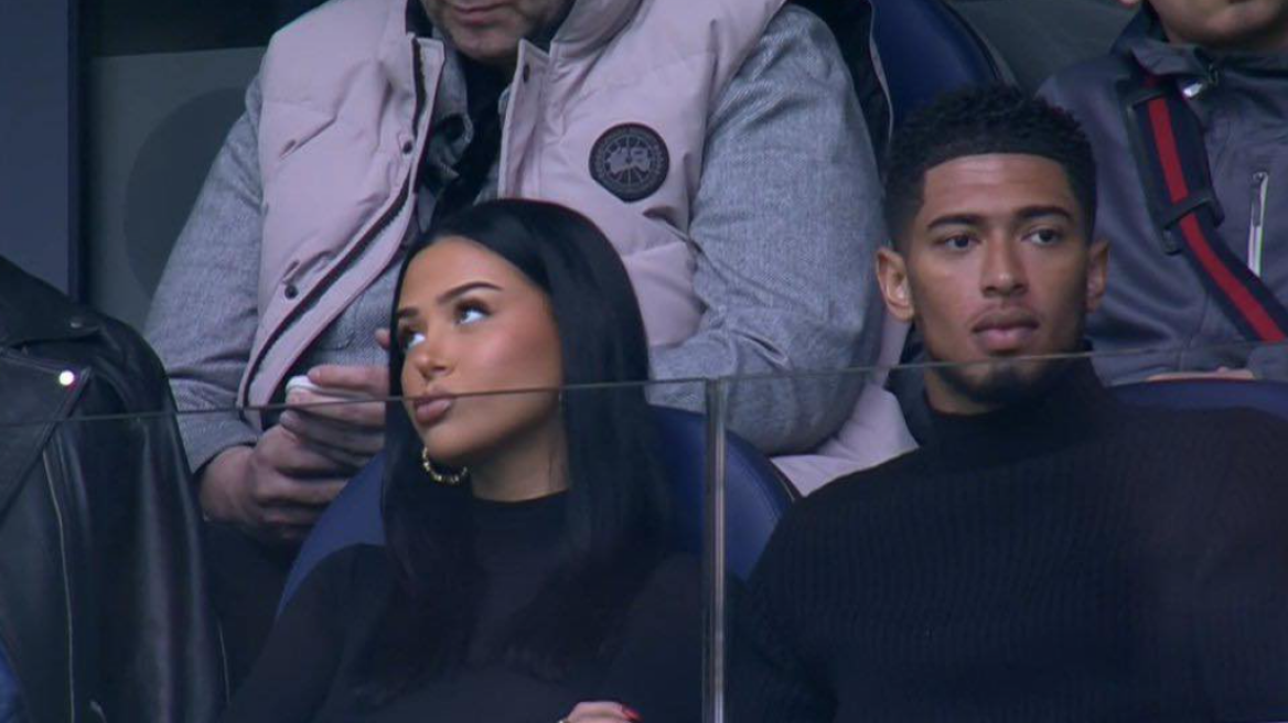 Είδε μαζί με τη νέα του σύντροφο το παιχνίδι της Ρεάλ ο Μπέλιγχαμ - Η φαρμακερή ματιά της μητέρας του στη... νύφη 